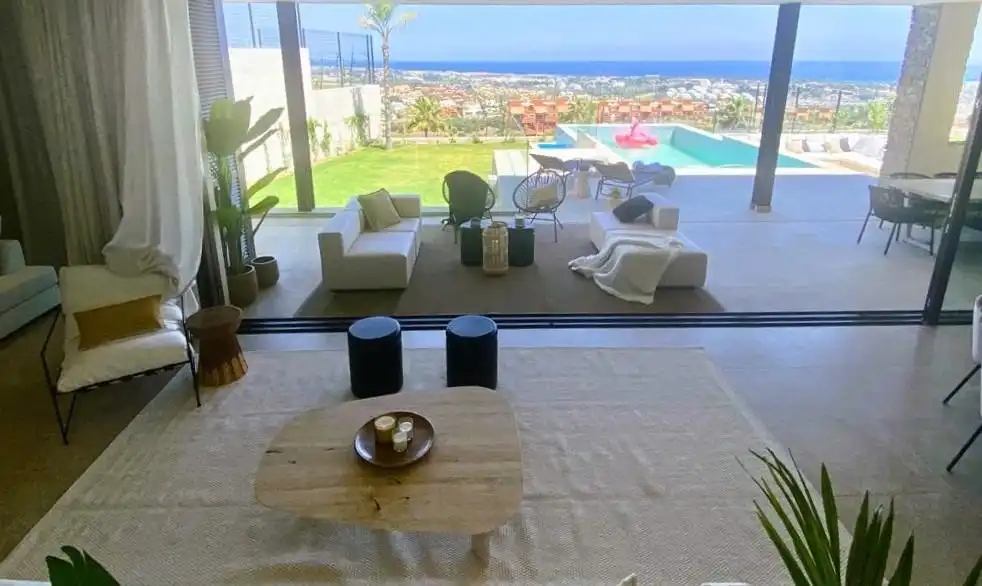Chalet con piscina en venta en Benahavís pueblo