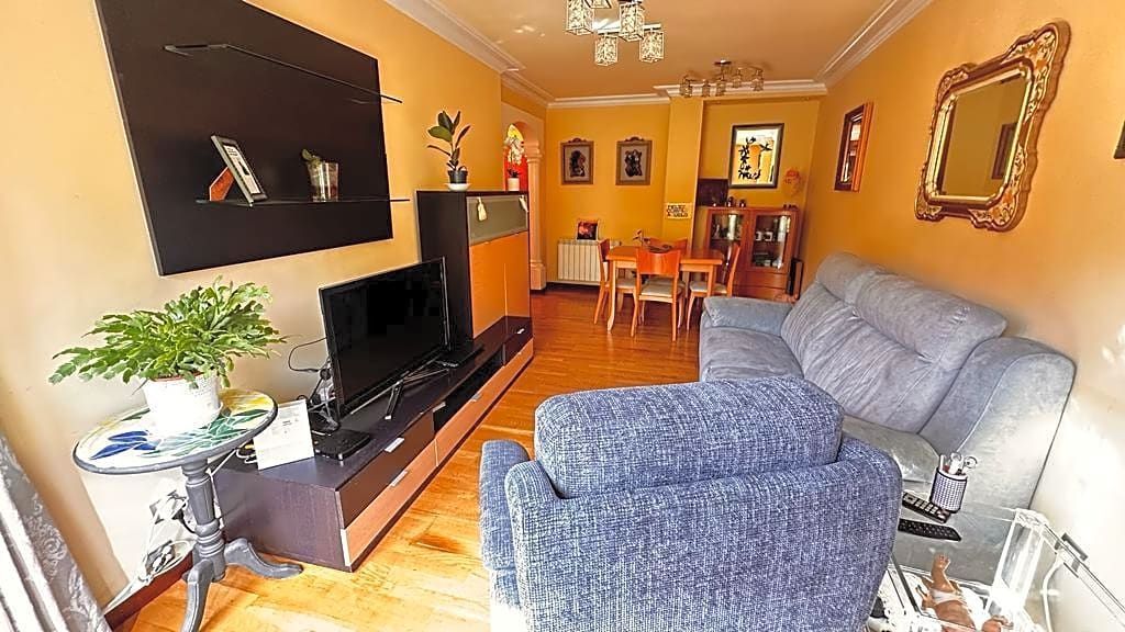 Sala d'estar de Apartament en venda en  Logroño amb Parquet, Traster i Moblat