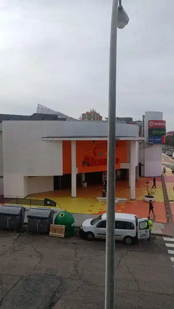 Vista exterior de Pis en venda en Sevilla amb Aire condicionat, Traster i Piscina