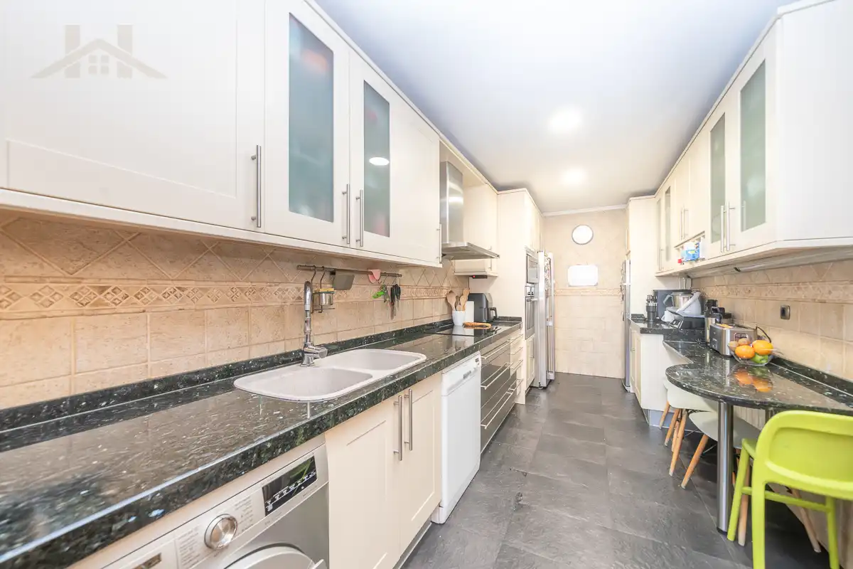 Cocina de Casa adosada en venta en Torrelodones con Aire acondicionado, Calefacción y Jardín privado