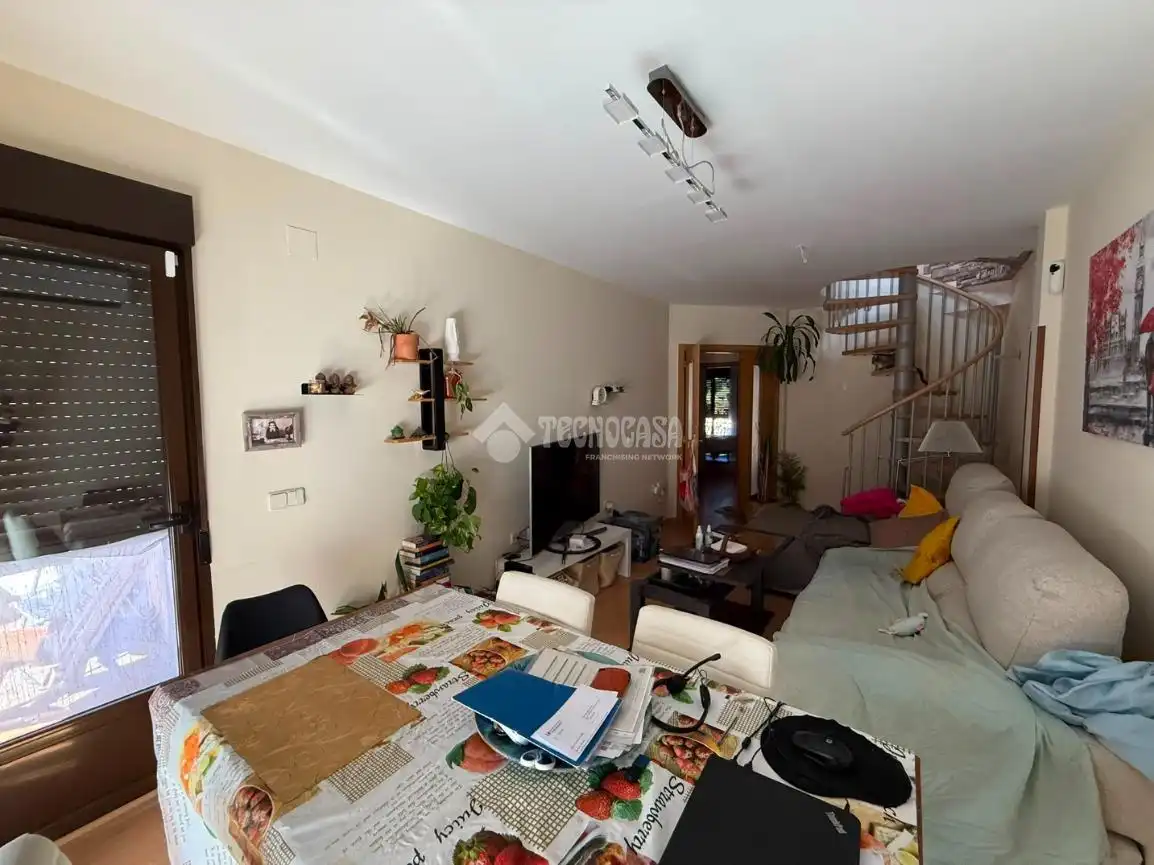Living room of Flat for sale in Almorox  with Air Conditioner, Heating and Parquet flooring