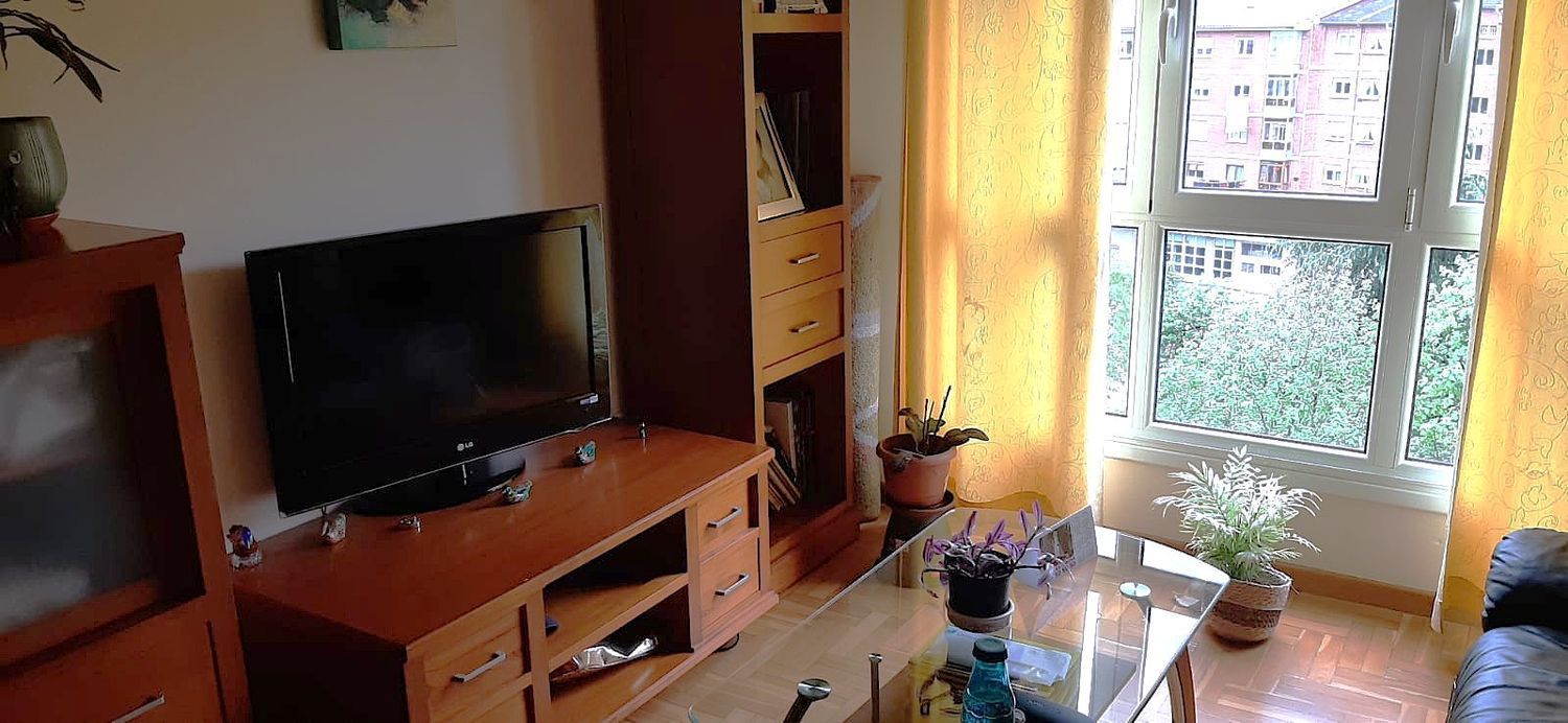 Sala d'estar de Pis en venda en Avilés amb Traster i Piscina