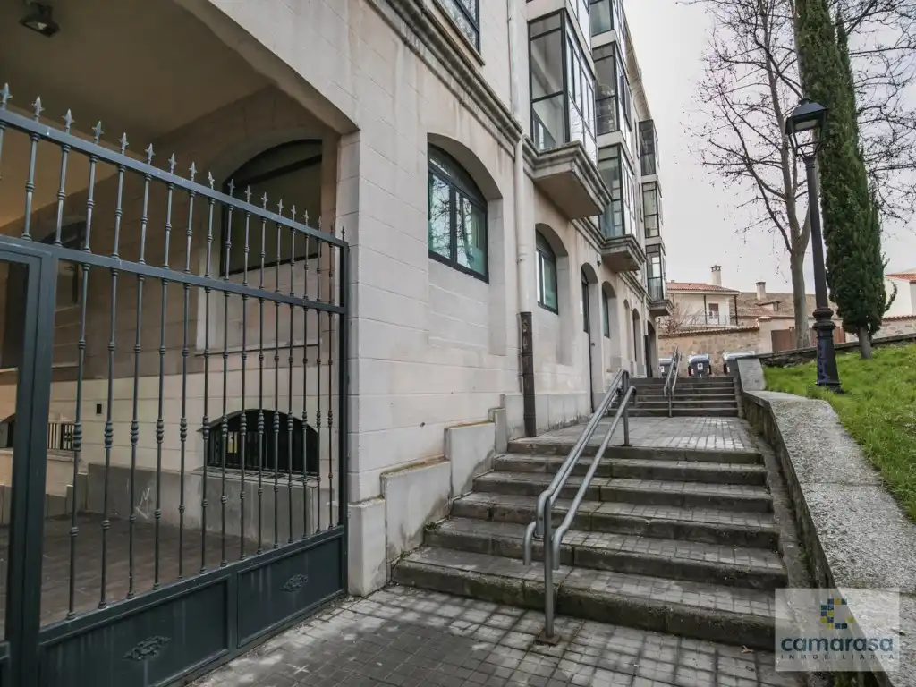 Vista exterior de Local en venta en Ávila