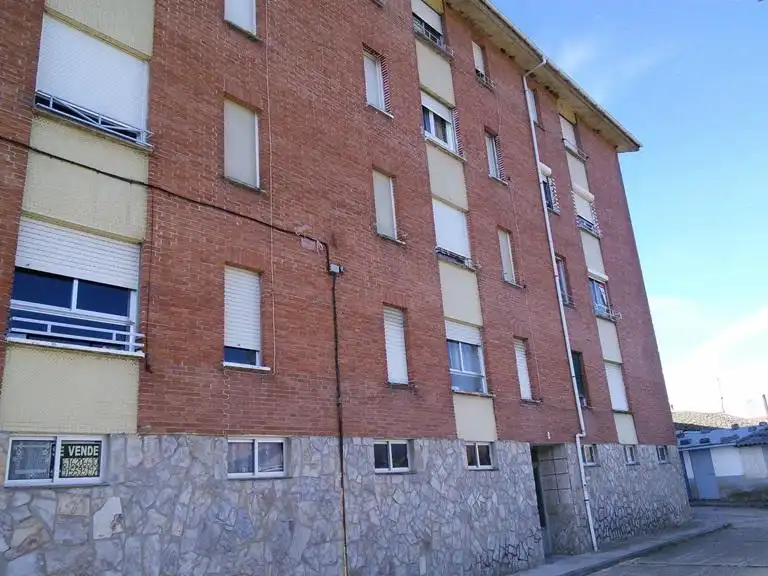 Vista exterior de Piso en venta en Santibáñez de la Peña