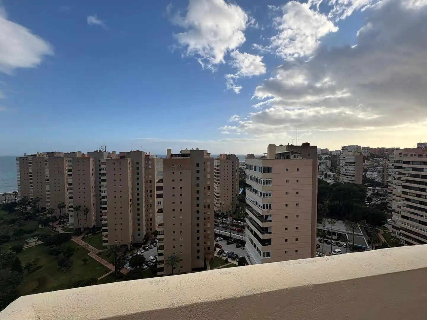 Vista exterior de Ático de alquiler en Torremolinos con Aire acondicionado, Calefacción y Jardín privado
