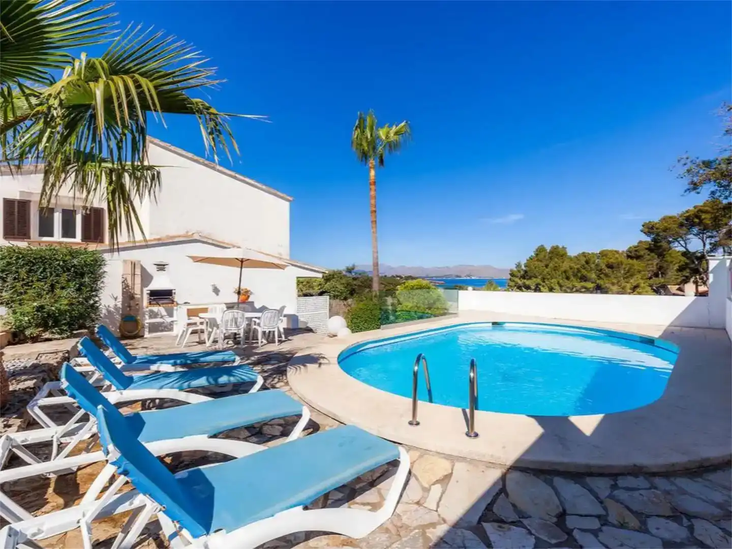 Schwimmbecken von Country house zur Miete in Alcúdia mit Klimaanlage, Privatgarten und Parkett