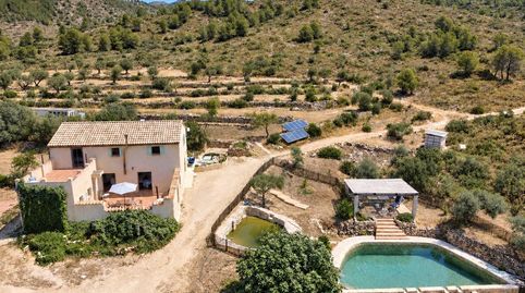 Exclusiva finca rústica con masía restaurada, naturaleza mediterránea y total autosuficiencia en Tivissa