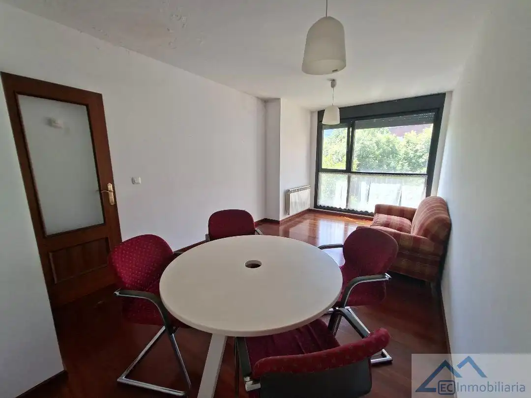 Sala d'estar de Pis en venda en Ramales de la Victoria amb Calefacció, Parquet i Traster