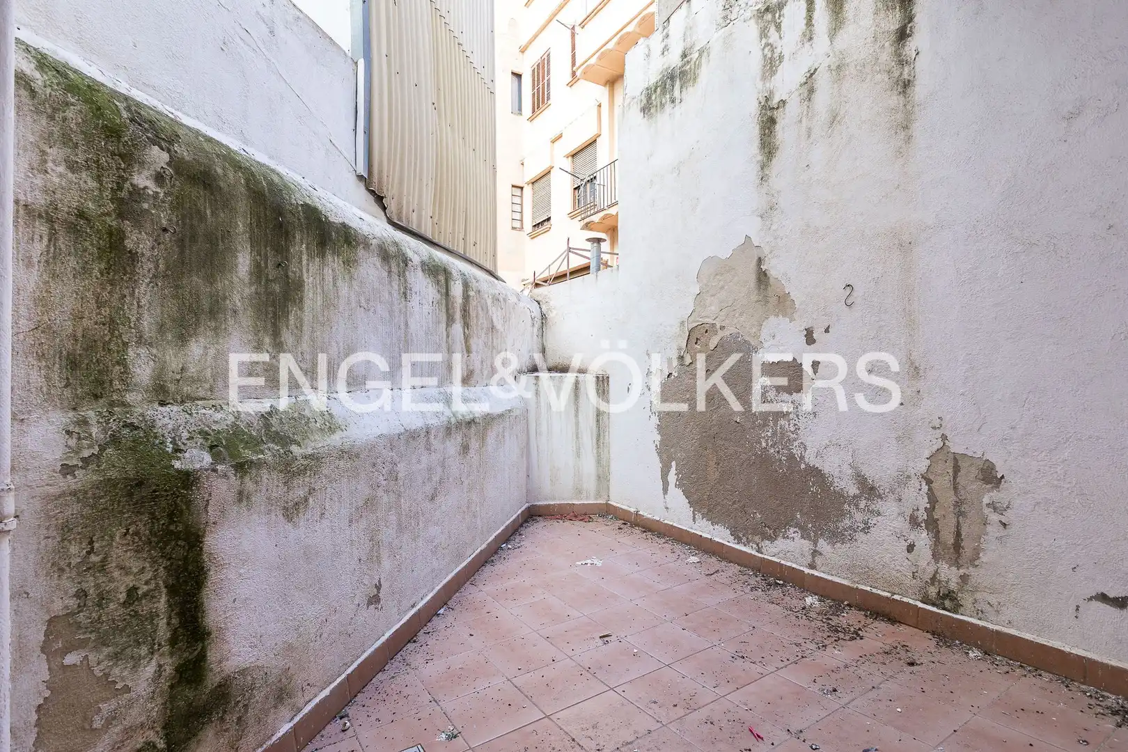 Terrasse von Einfamilien-Reihenhaus zum Verkauf in Tarragona mit Klimaanlage, Heizung und Balkon
