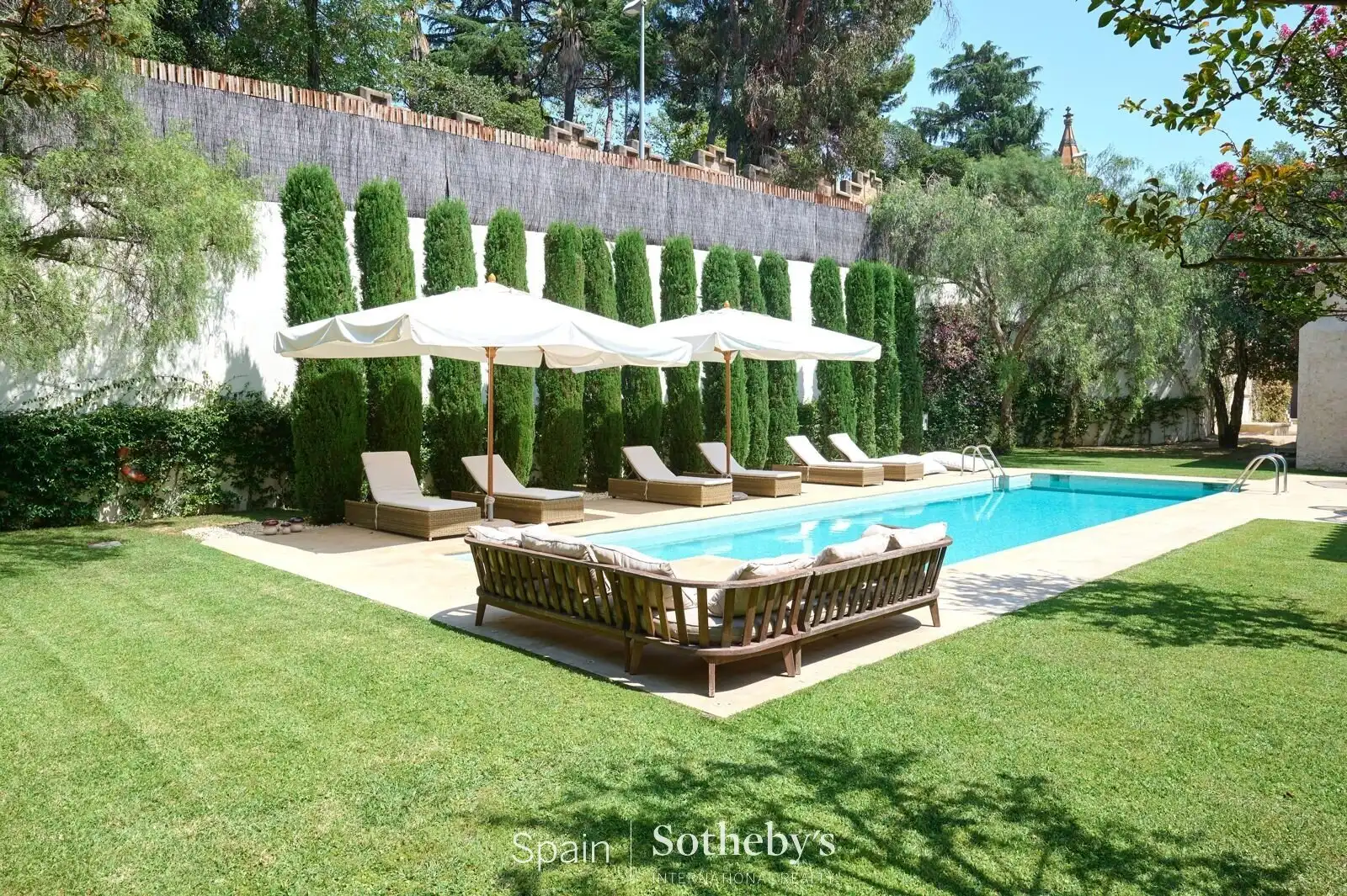 Piscina de Casa o xalet en venda en Alella amb Aire condicionat, Calefacció i Jardí privat