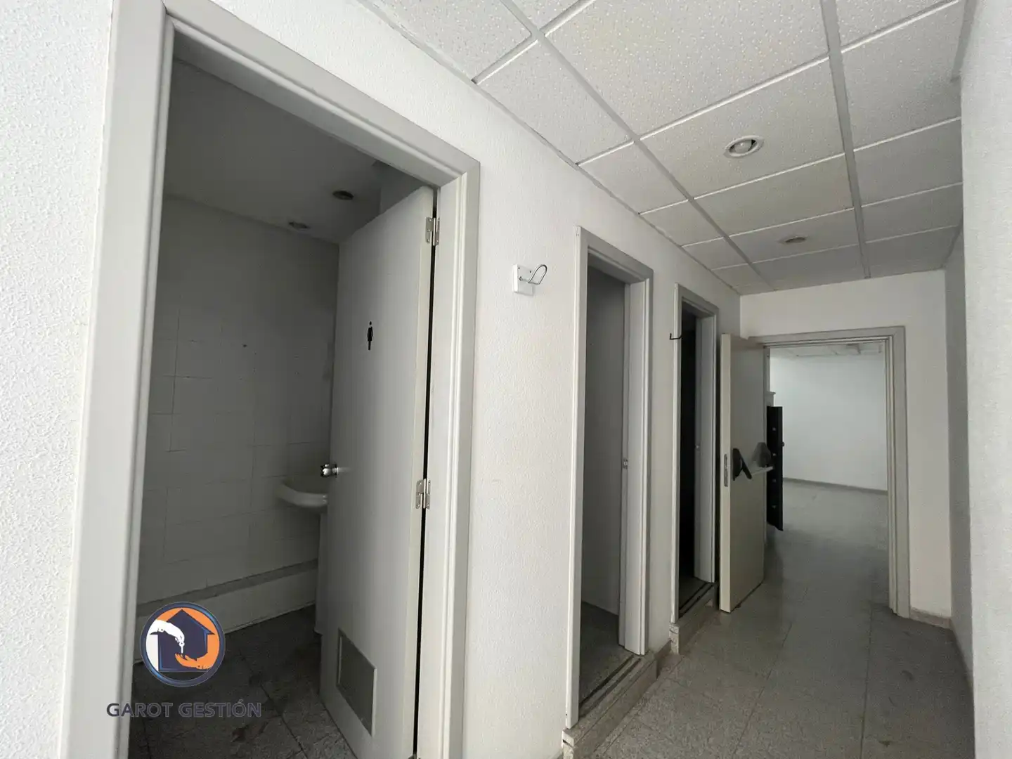 Commercial properties for sale in San Fernando de Henares  with Air Conditioner and Internet