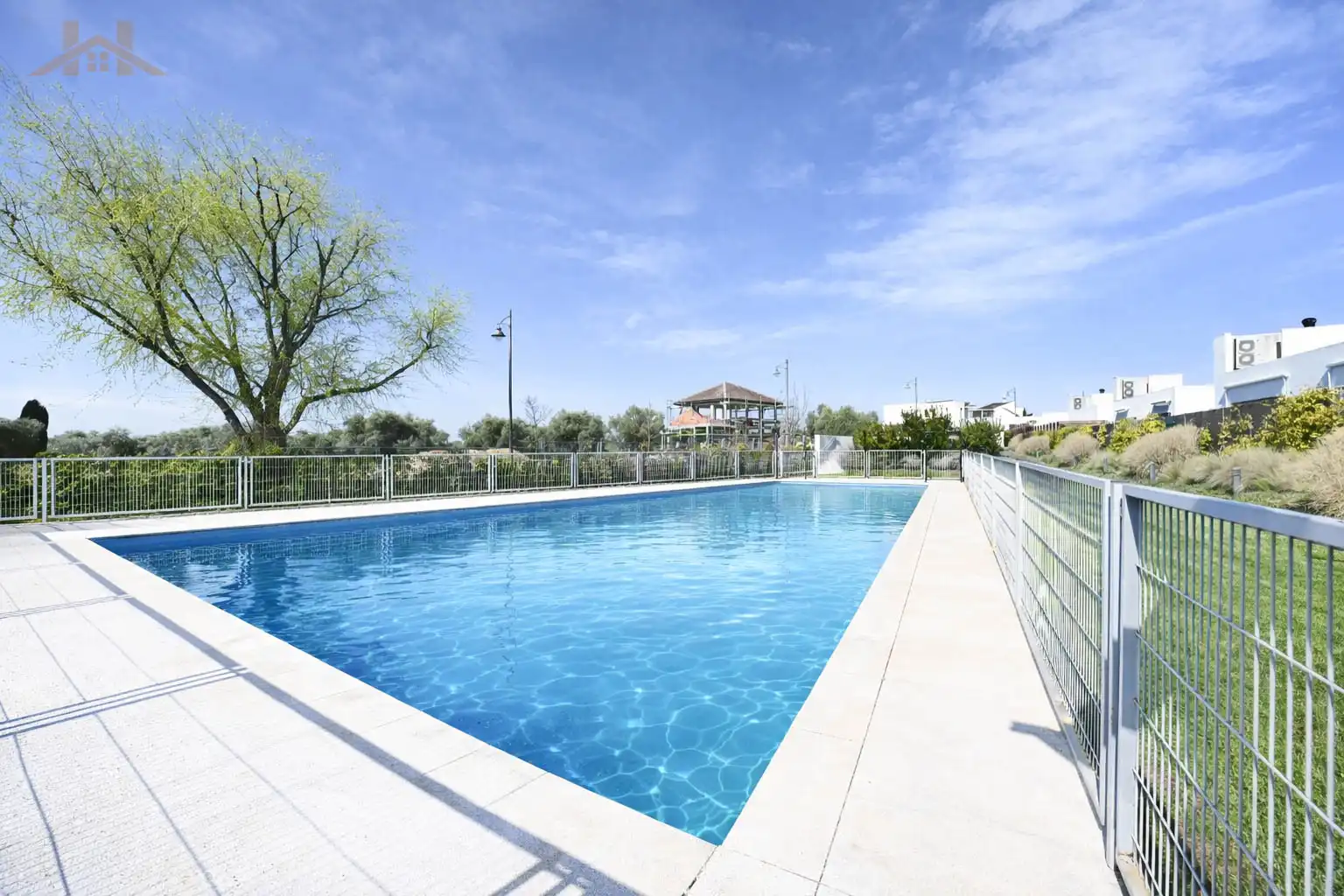 Piscina de Casa adosada en venta en Villaviciosa de Odón con Aire acondicionado, Calefacción y Jardín privado