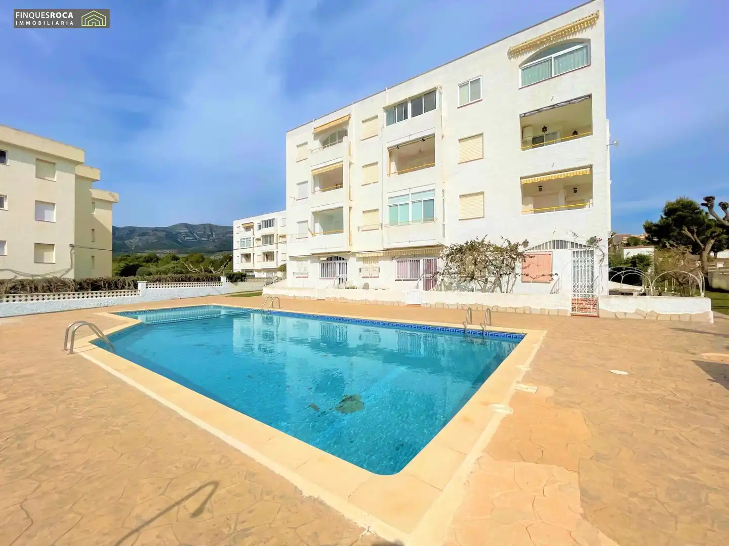 Schwimmbecken von Wohnungen zum Verkauf in Alcanar mit Privatgarten, Terrasse und Alarm