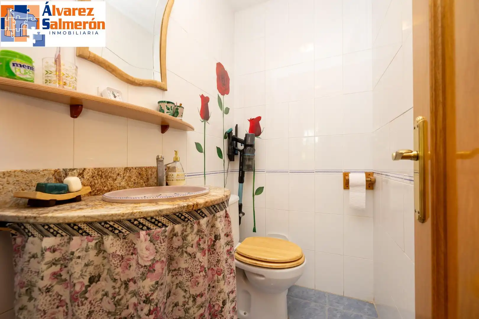 Bany de Casa adosada en venda en La Zubia amb Terrassa, Traster i Piscina