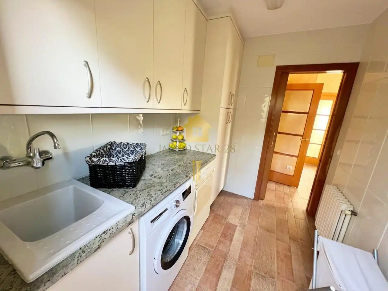 Cuina de Casa o xalet en venda en La Bisbal d'Empordà amb Aire condicionat, Jardí privat i Terrassa