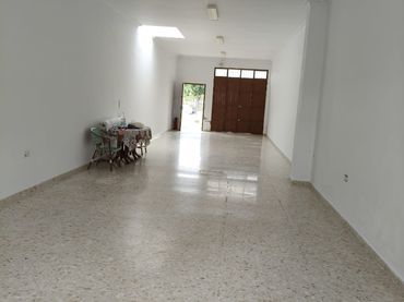 Local comercial de lloguer a Calle Rafael Alberti 5