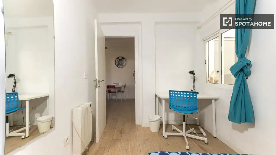 Habitación de Piso de alquiler en Valencia con Aire acondicionado, Calefacción y Amueblado