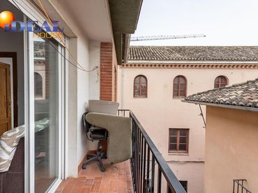 Piso con balcón en venta en Calle de las Caballerizas