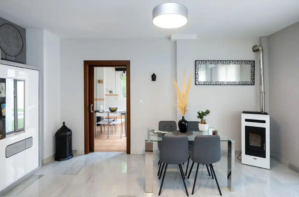 Comedor de Casa o chalet en venta en La Zubia con Aire acondicionado, Calefacción y Jardín privado