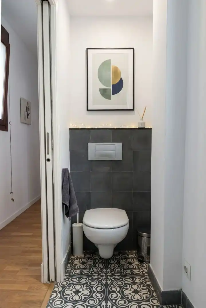 Bany de Apartament en venda en Sevilla amb Alarma