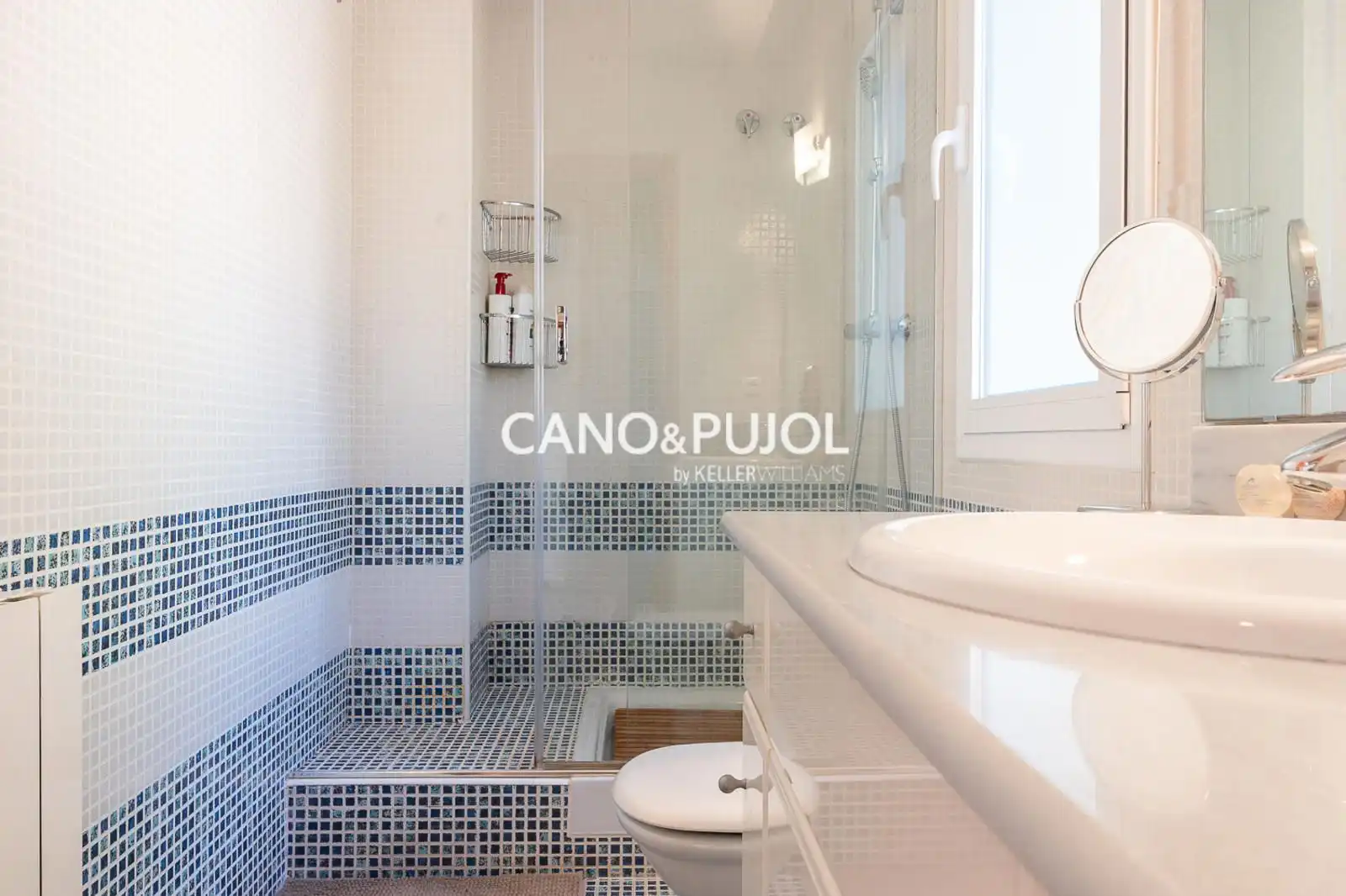 Baño de Casa o chalet en venta en Corbera de Llobregat con Calefacción, Terraza y Trastero