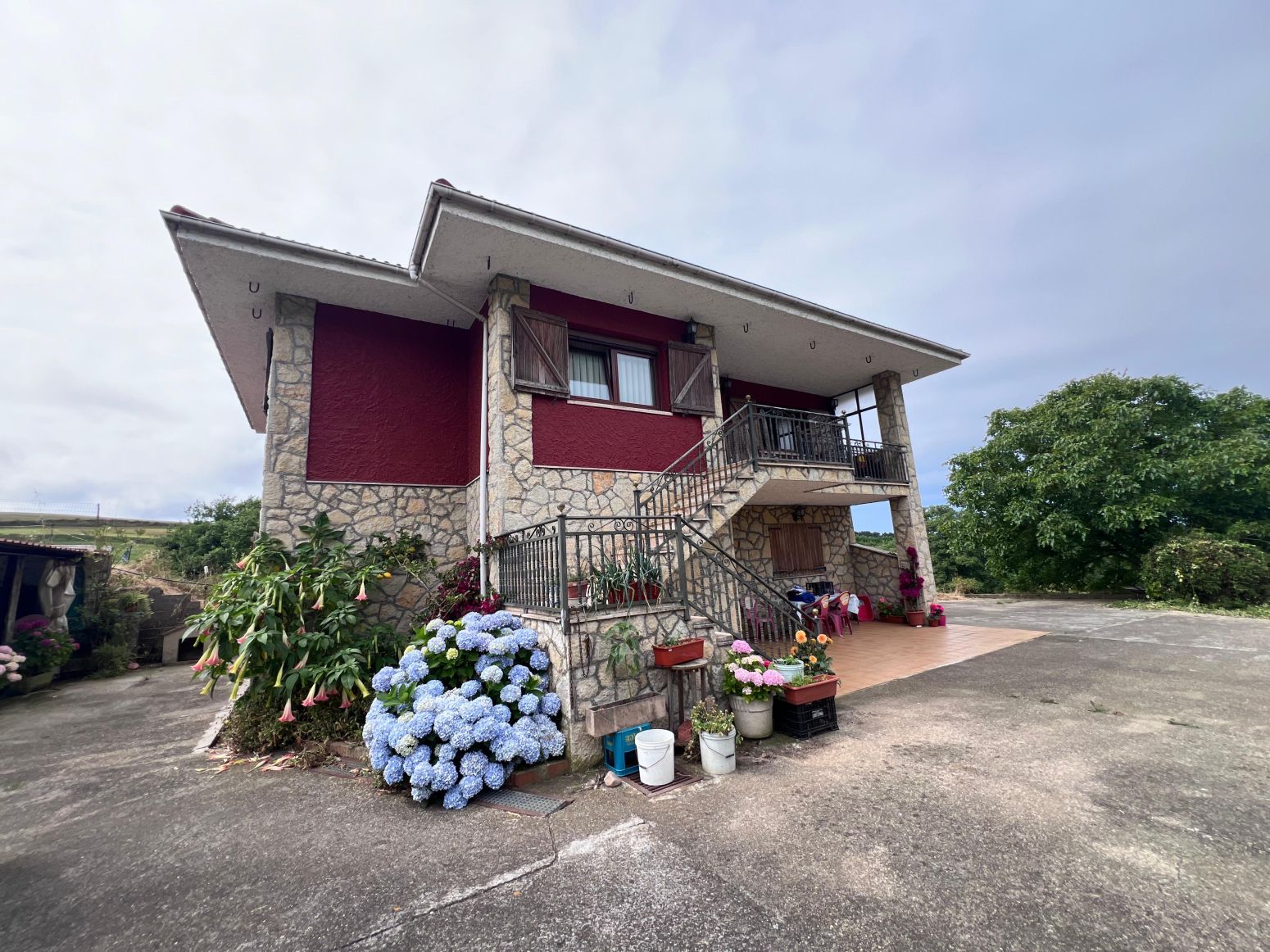 Vista exterior de Casa o xalet en venda en Gozón amb Calefacció, Jardí privat i Terrassa