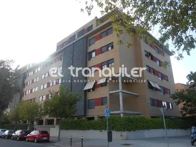 Vista exterior de Piso de alquiler en  Madrid Capital con Trastero y Piscina