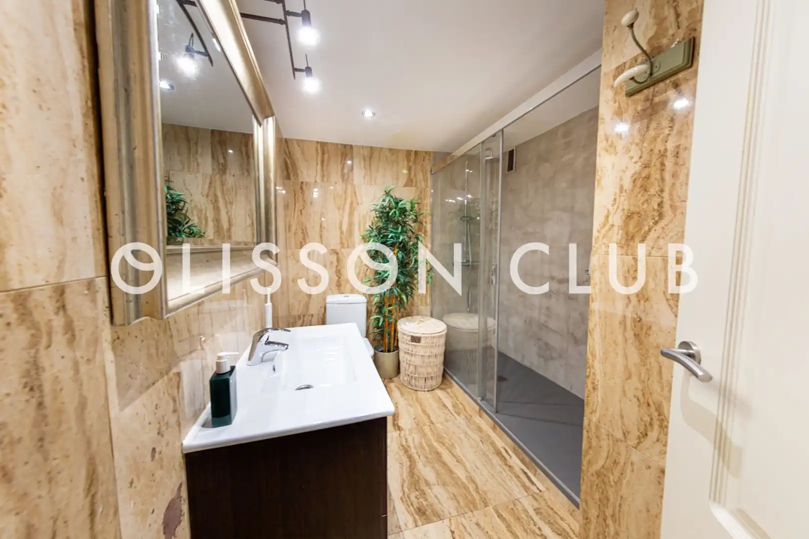 Baño de Piso en venta en Madrid con Aire acondicionado, Calefacción y Trastero