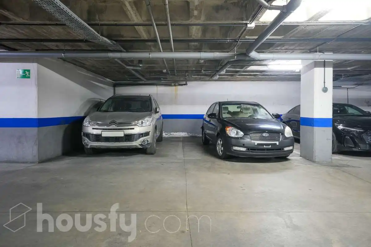 Parking of Flat for sale in Madrid  with Air Conditioner, Heating and Private garden