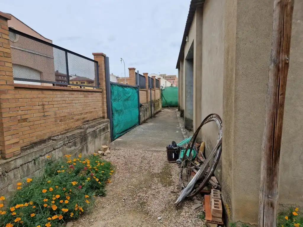 Parking of Houses for sale in Almacelles  with Air Conditioner, Heating and Private garden