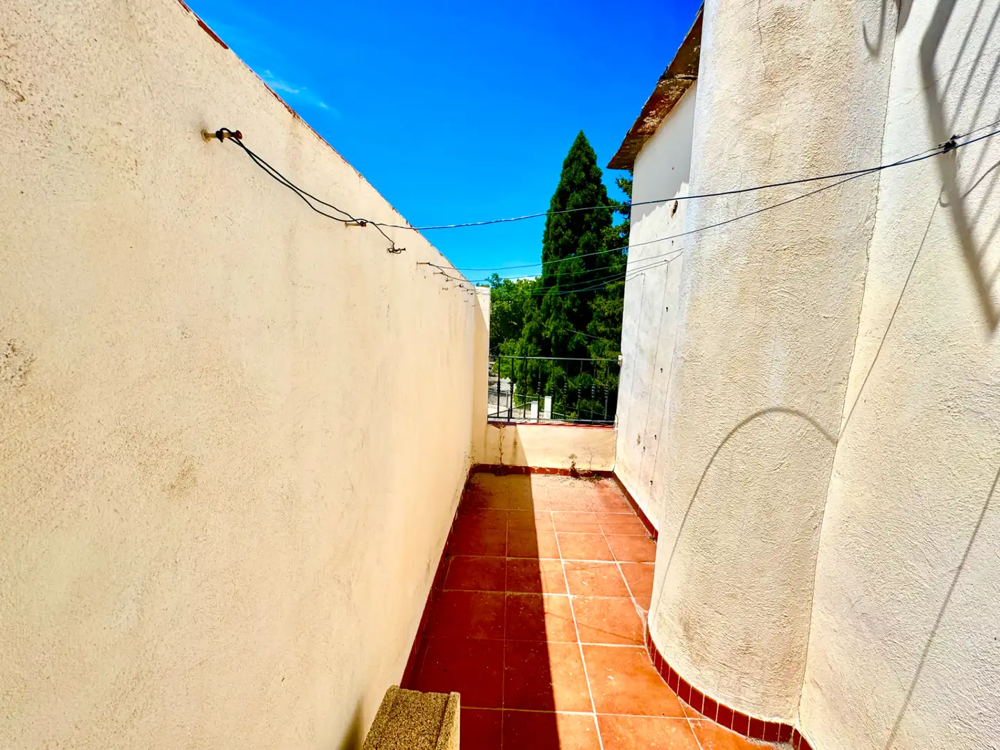 Vista exterior de Casa o xalet en venda en Pórtugos amb Calefacció, Terrassa i Traster