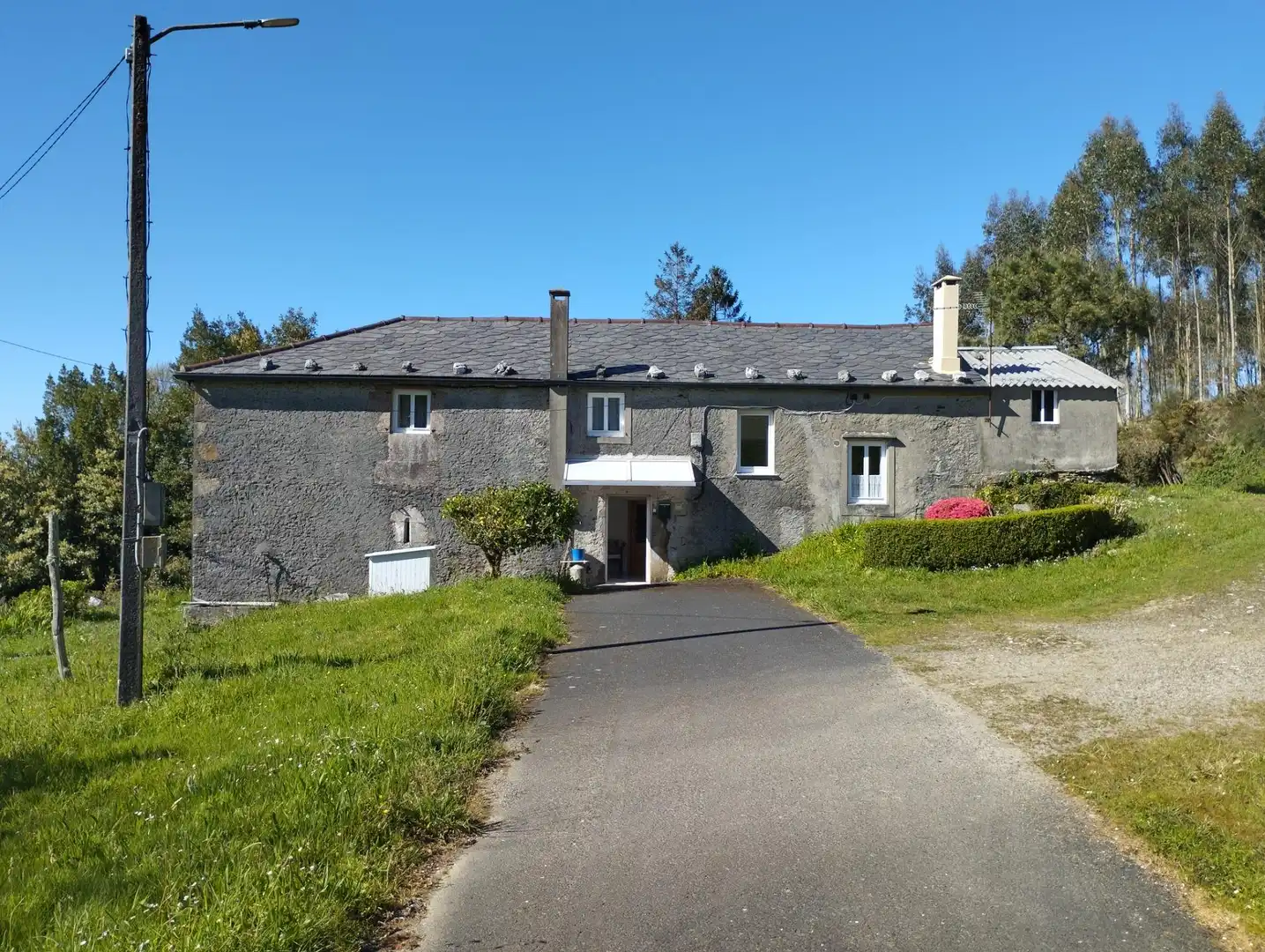 Vista exterior de Casa o xalet en venda en As Somozas  amb Calefacció, Jardí privat i Moblat