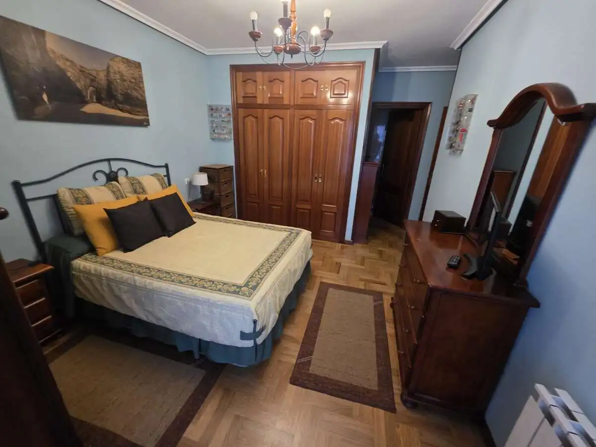 Dormitori de Pis en venda en Avilés amb Calefacció, Traster i Moblat