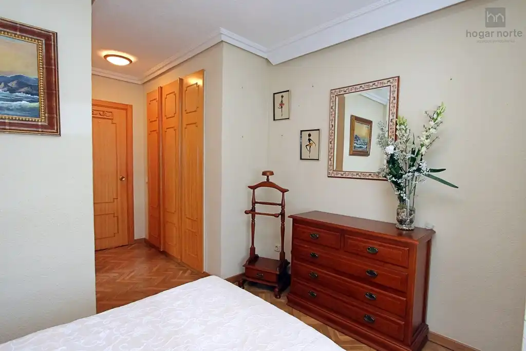 Dormitori de Pis en venda en San Sebastián de los Reyes amb Calefacció, Jardí privat i Parquet