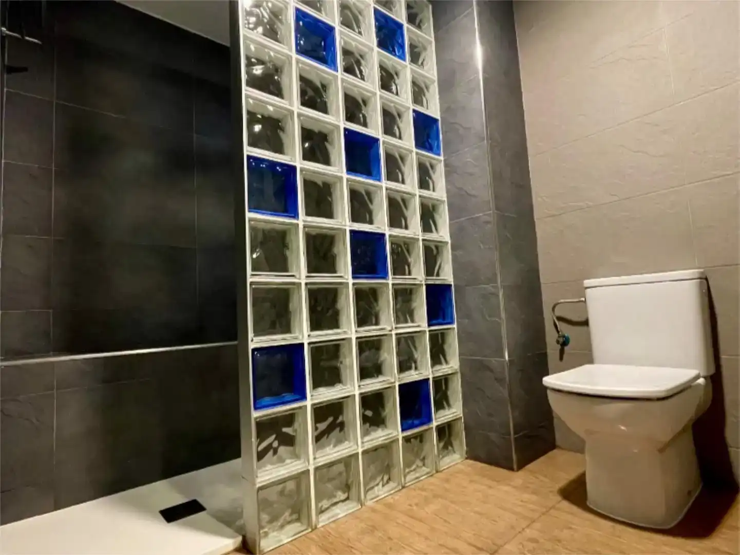 Baño de Casa o chalet en venta en Casas del Castañar con Jardín privado, Trastero y Piscina