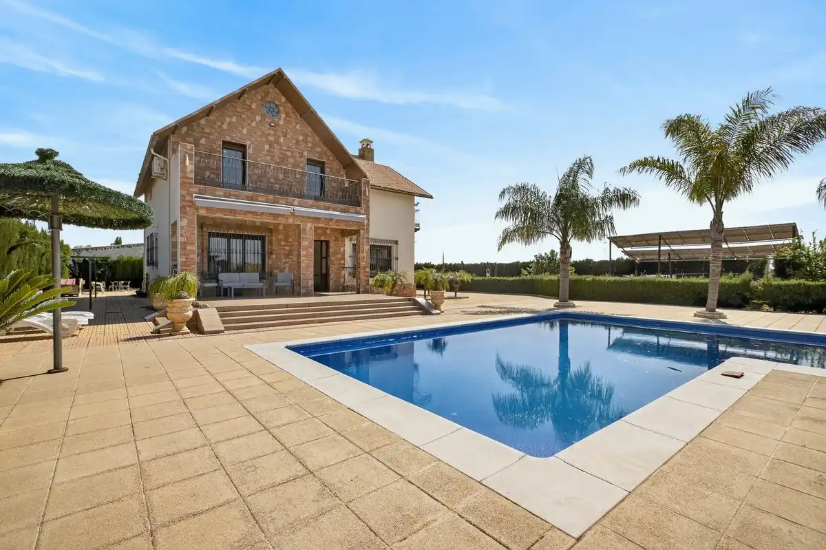 Maison avec terrasse à vendre à Carretera Lora del Rio