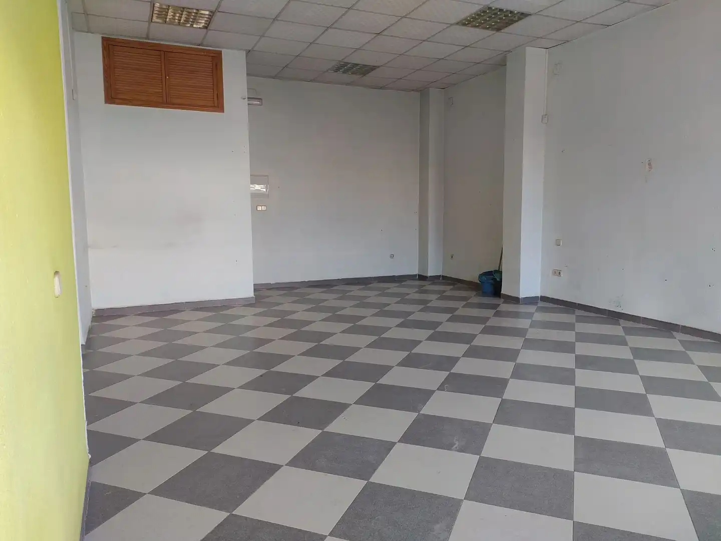 Local en venta en Linares