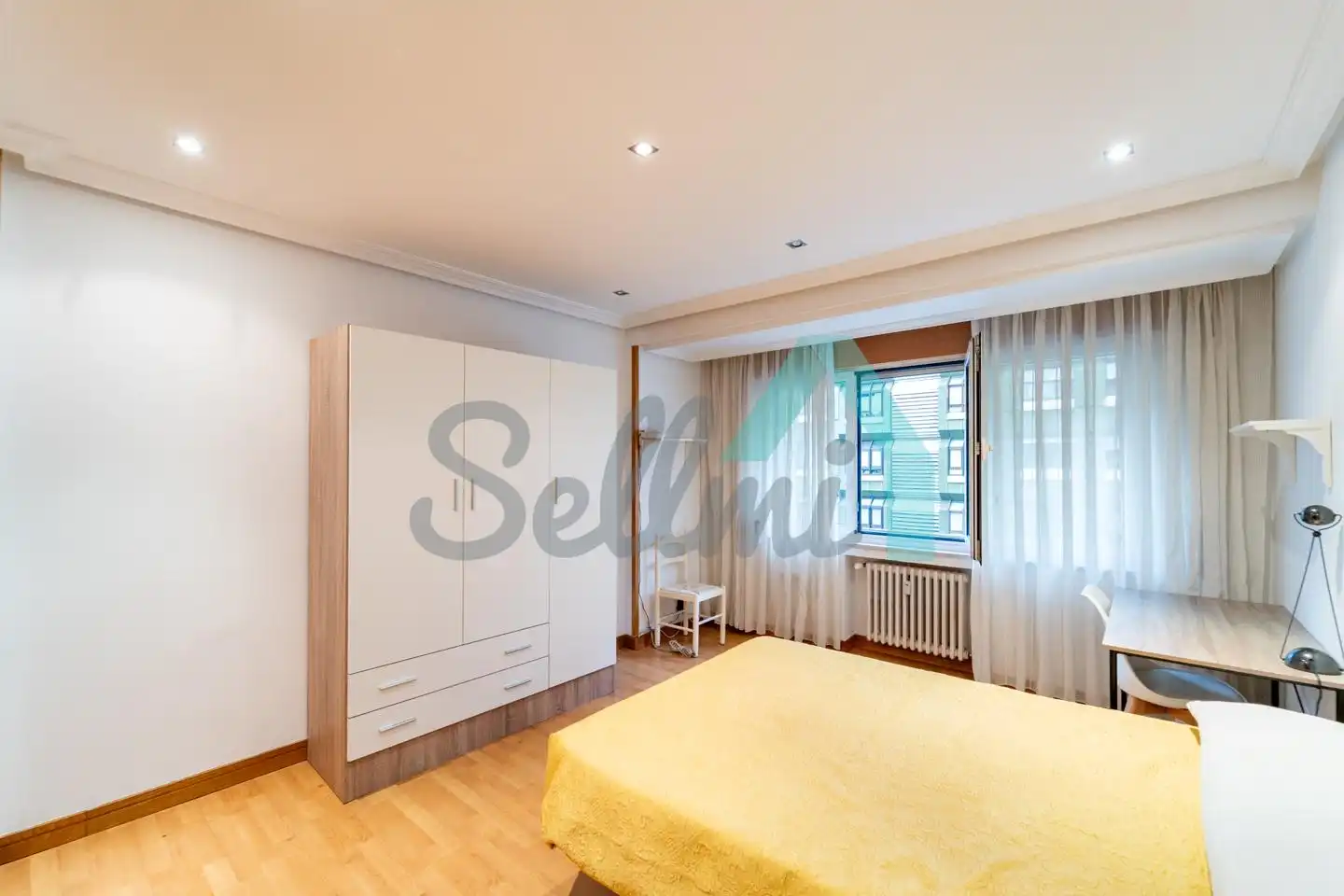 Schlafzimmer von Wohnung zur untervermieten in Oviedo  mit Heizung, Möbliert und Internet
