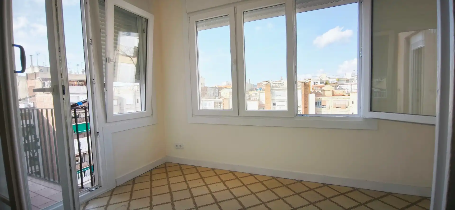 Penthouse with terrace to rent in Carrer de Muntaner, imagen 2