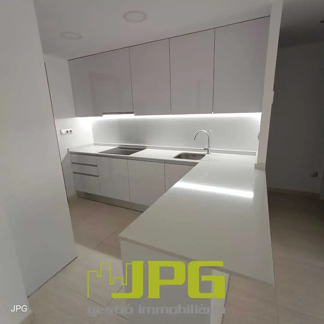 Piso en venta en Calle Violoncellista Vicente Perello, 1, PAU 5