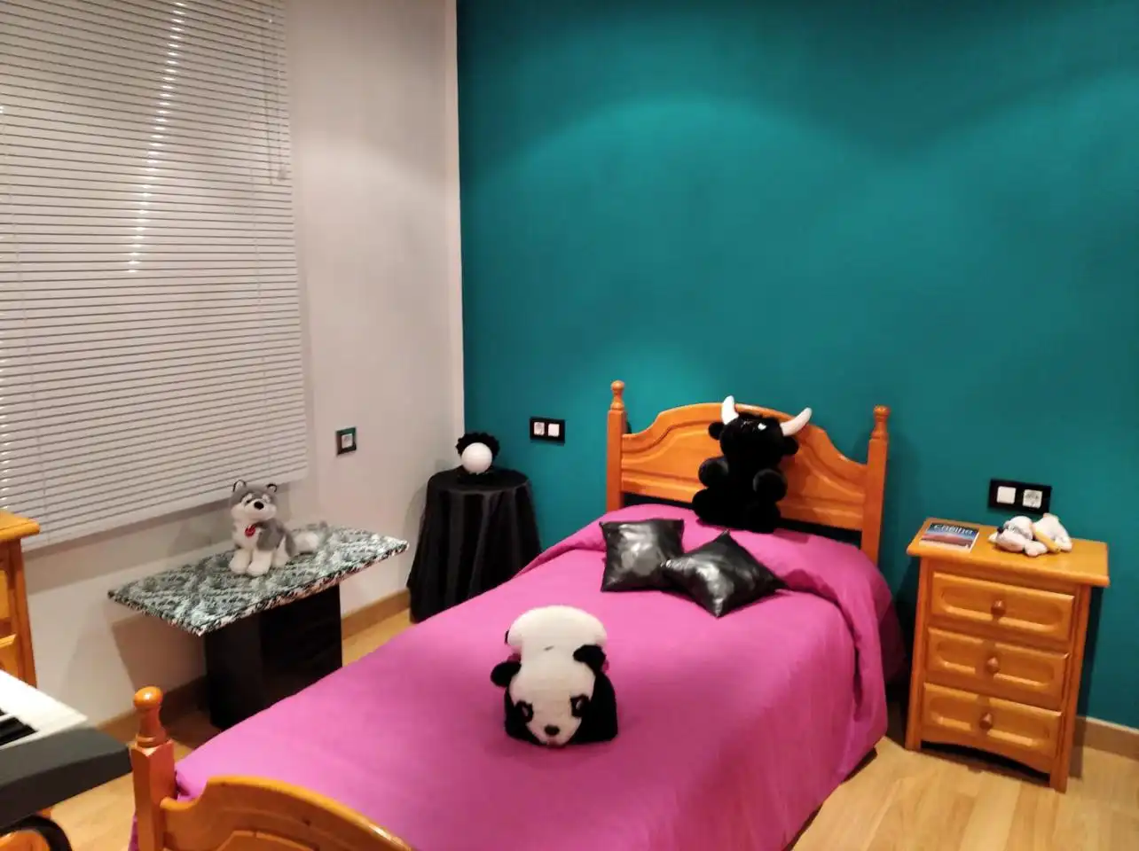 Schlafzimmer von Erdgeschoss zum Verkauf in Plasencia mit Möbliert
