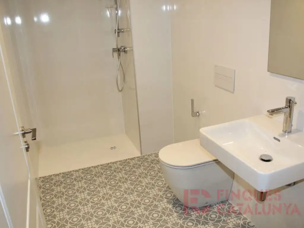 Bathroom of Duplexes for sale in Girona  with Air Conditioner and Terrace