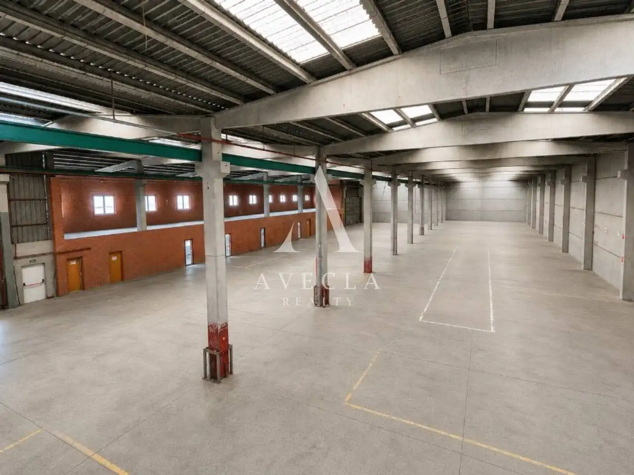 Parkplatz von Fabrikhallen zur Miete in Masquefa