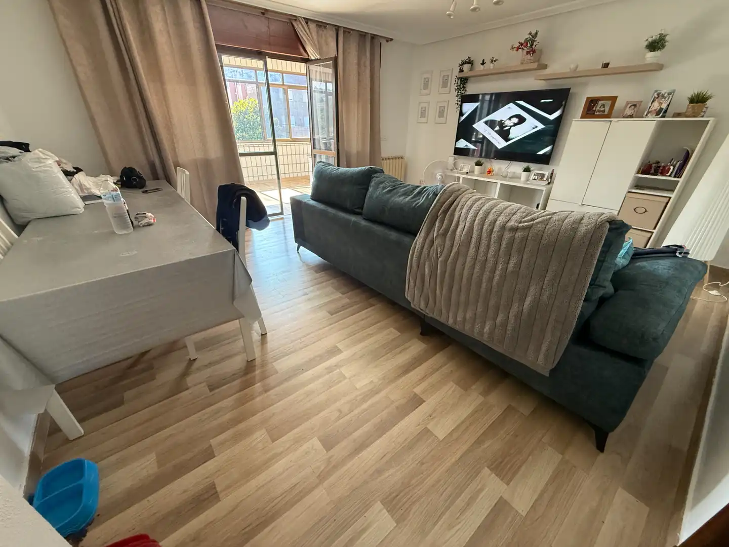 Sala d'estar de Casa o xalet en venda en Corvera de Asturias amb Calefacció, Jardí privat i Parquet