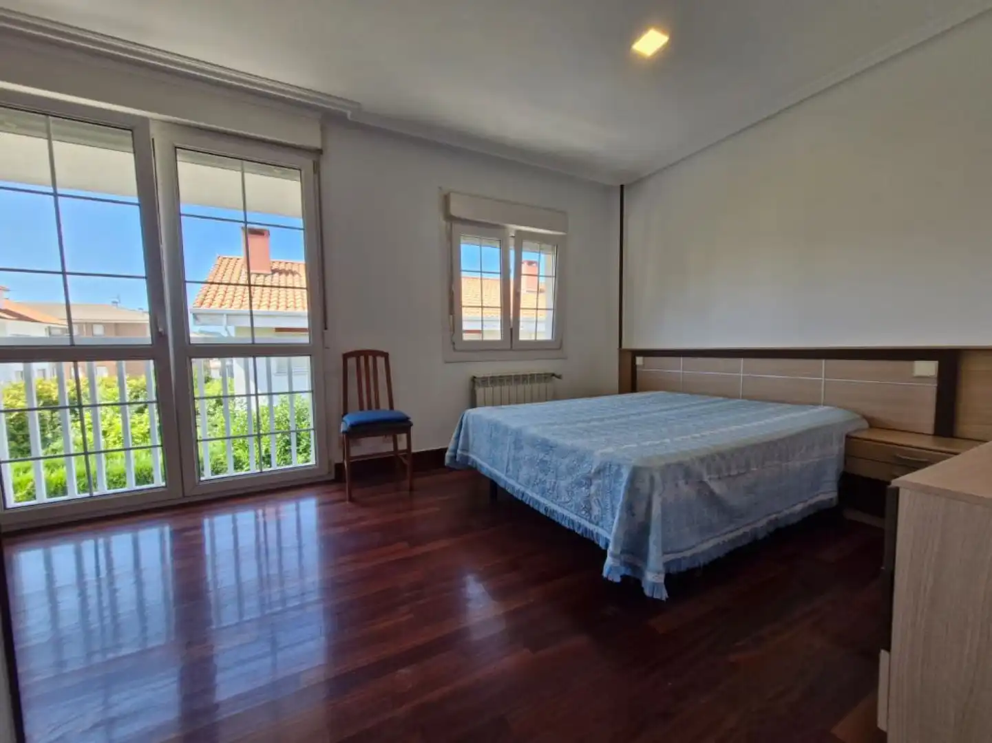 Schlafzimmer von Einfamilien-Reihenhaus zur Miete in Polanco mit Heizung, Privatgarten und Terrasse