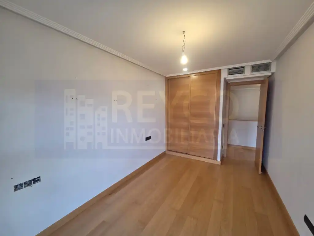 Bedroom of Apartments for sale in  Logroño