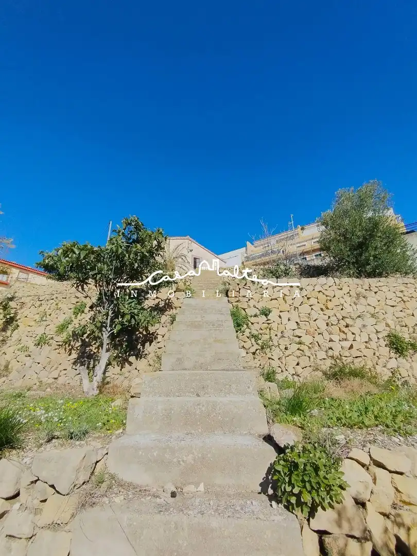 Vista exterior de Casa o xalet en venda en Callosa d'en Sarrià amb Jardí privat