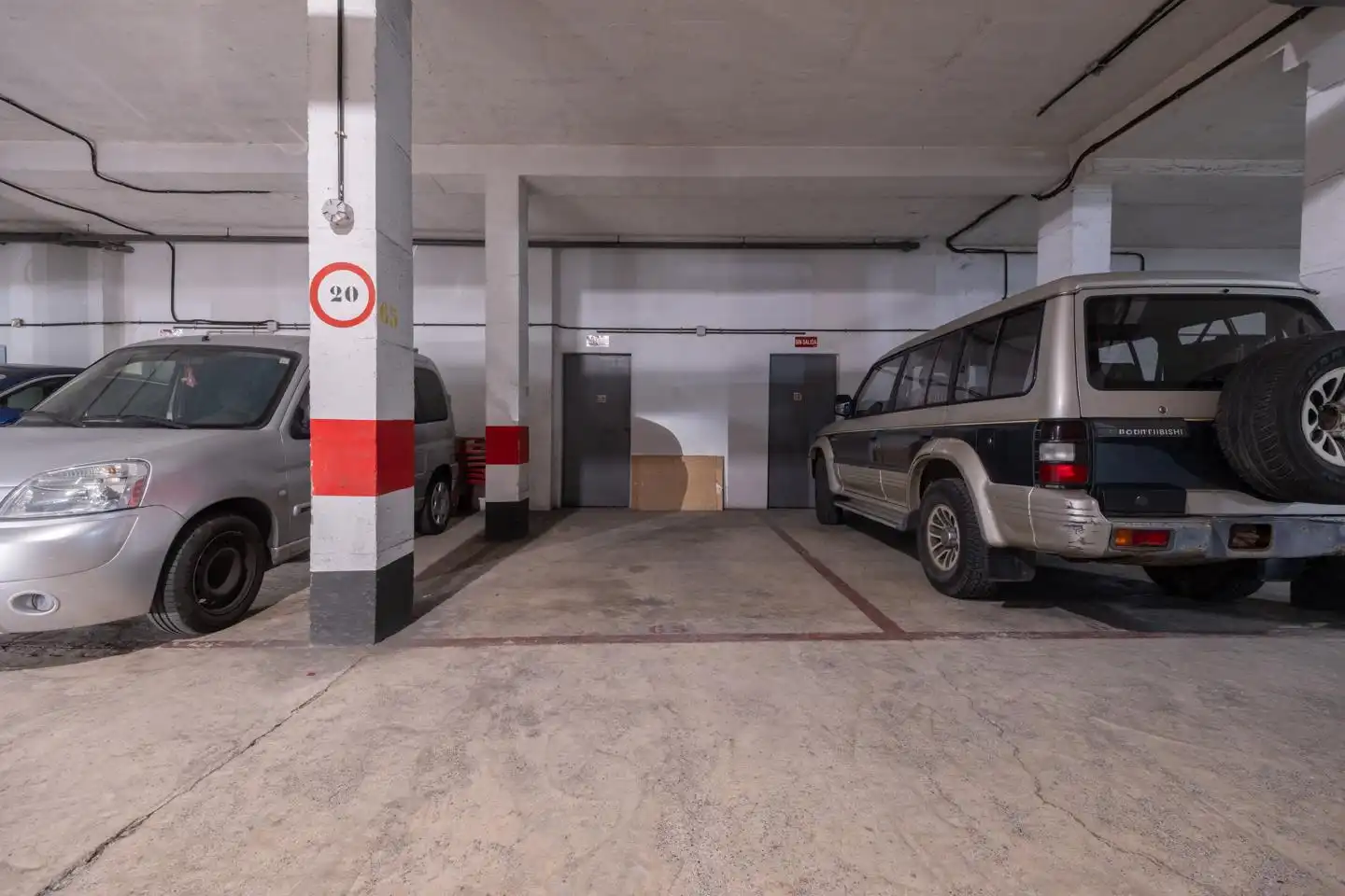 Parking of Houses for sale in Agaete