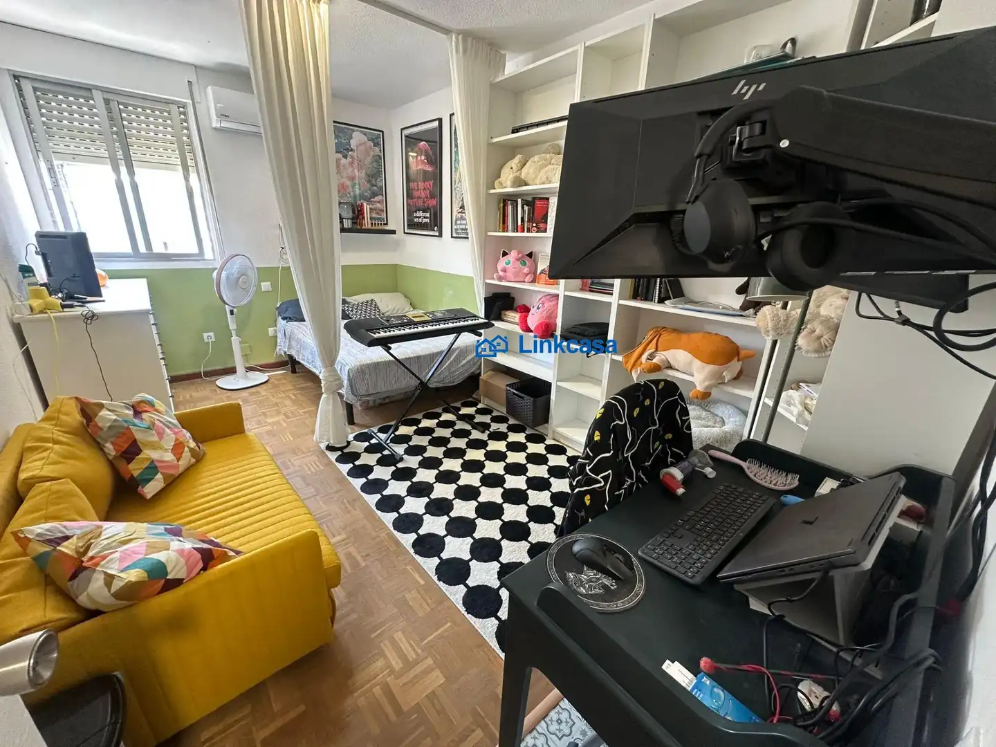 Living room of Flat for sale in Madrid  with Air Conditioner, Heating and Parquet flooring
