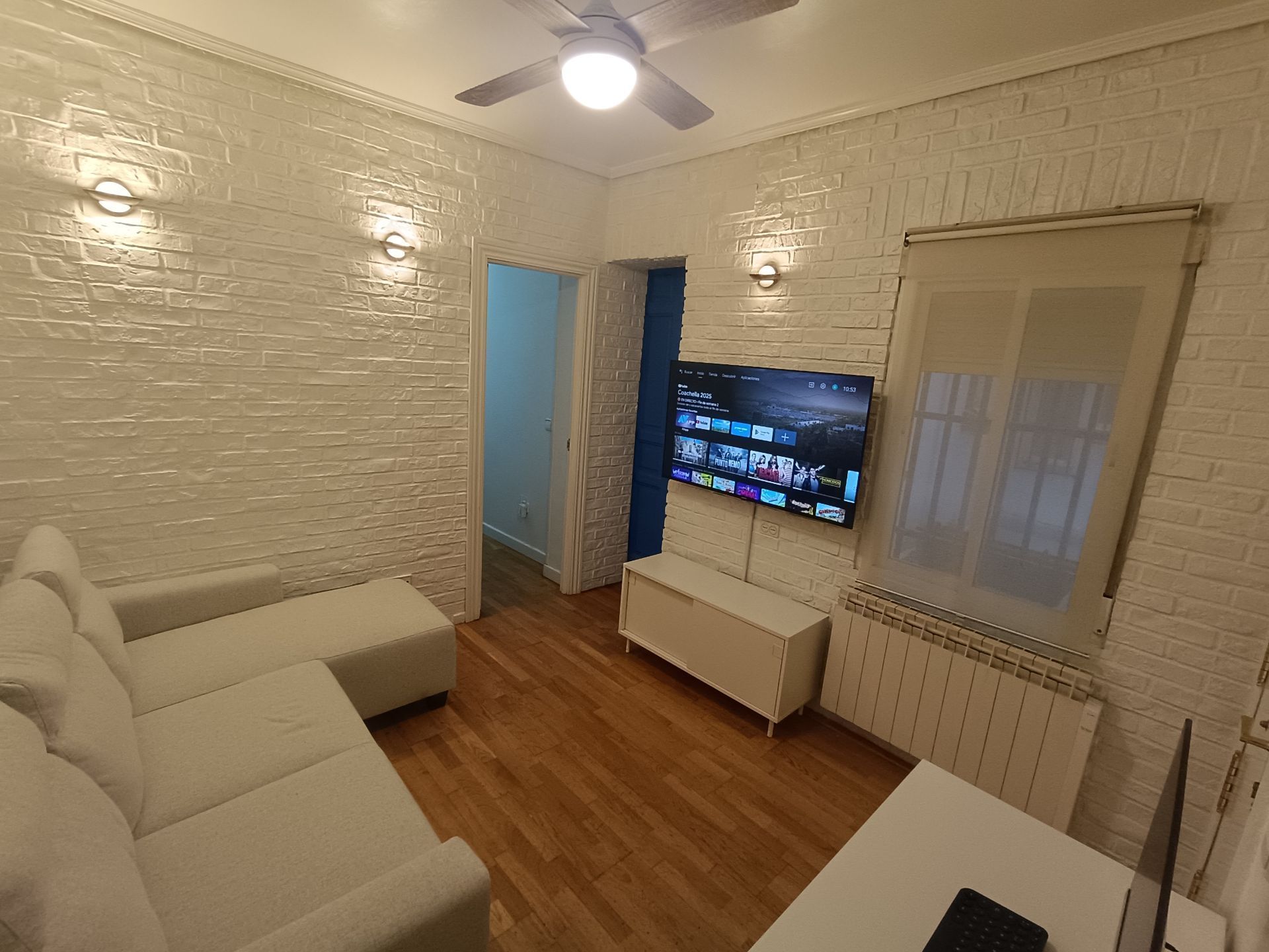 Living room of Flat for sale in  Madrid Capital  with Air Conditioner, Heating and Furnished